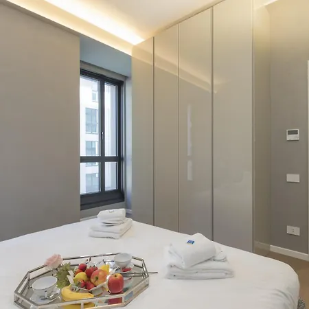 San Babila Tower With Panoramic Terrace Overlooking Duomo By Rentopolis Apartment *