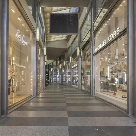 San Babila Tower With Panoramic Terrace Overlooking Duomo By Rentopolis Milan