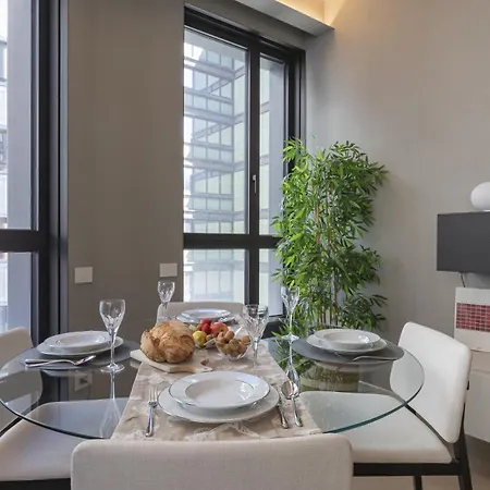 San Babila Tower With Panoramic Terrace Overlooking Duomo By Rentopolis Appartamento Milano