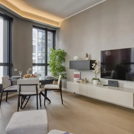 Appartamento San Babila Tower With Panoramic Terrace Overlooking Duomo By Rentopolis Milano
